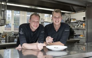Sebastian Zier und Richard Schmidtkonz erhalten den Titel «Köche des Jahres international» durch die Frankfurter Allgemeine Zeitung.