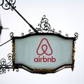 Hängeschild Airbnb Logo